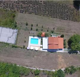3 Bedroom Villa with Pool & Tennis Court near Sinj, sleeps 8
